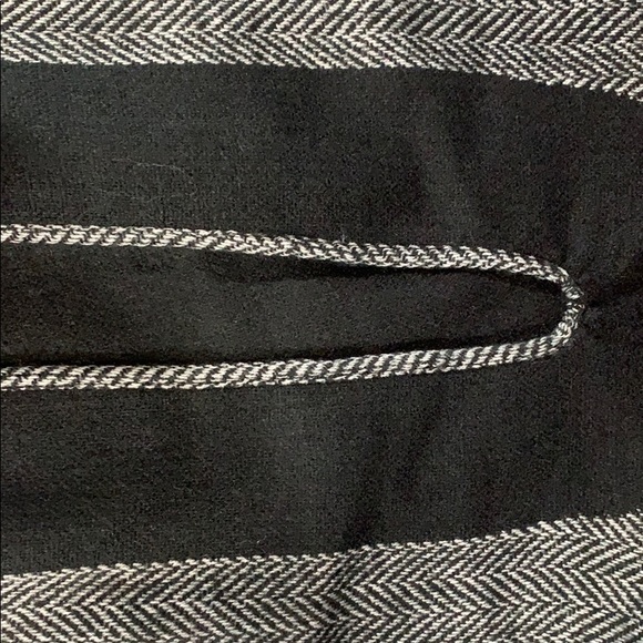 The ALICK Reversible Cashmere Shawl Wrap - Picture 5 of 6